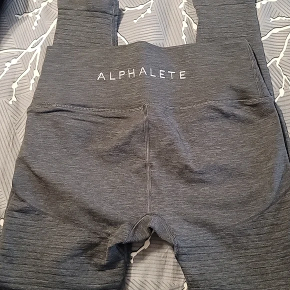 Alphalete revival leggings - Picture 2 of 5